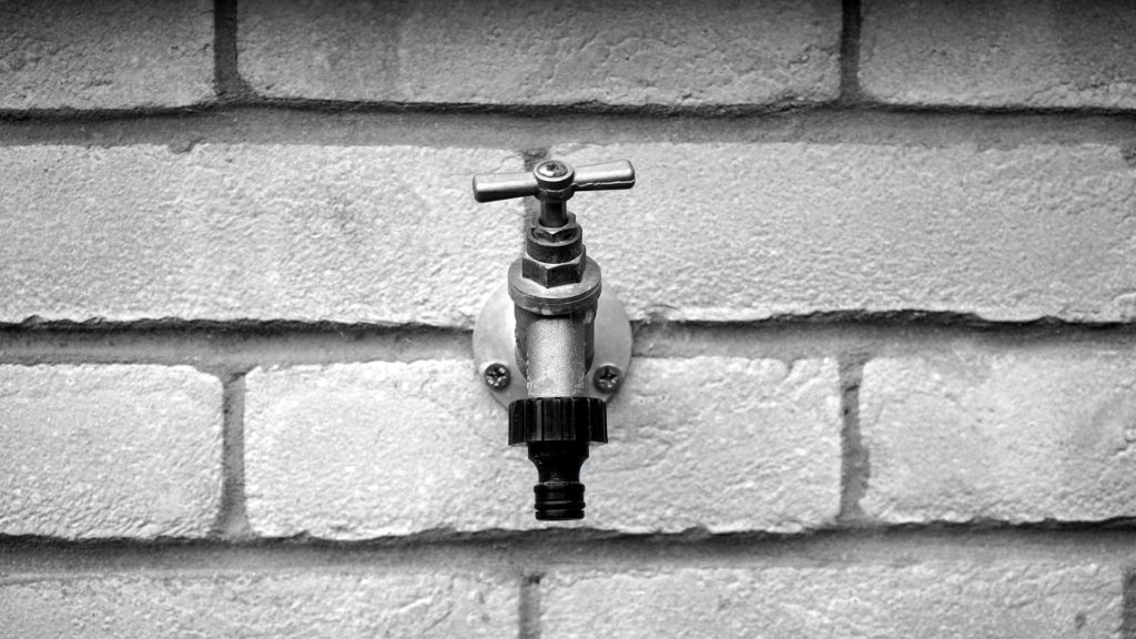 outside faucet water spout