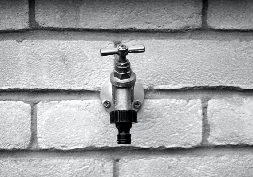 outside faucet water spout